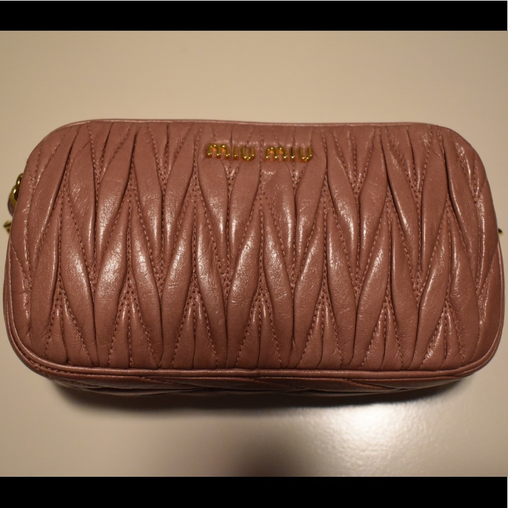 MIU MIU
Nappa Matelasse Double Zip Pochette Clutch Loto Come with Strap.